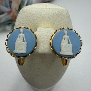 Vintage Wedgwood Screwback Earrings.